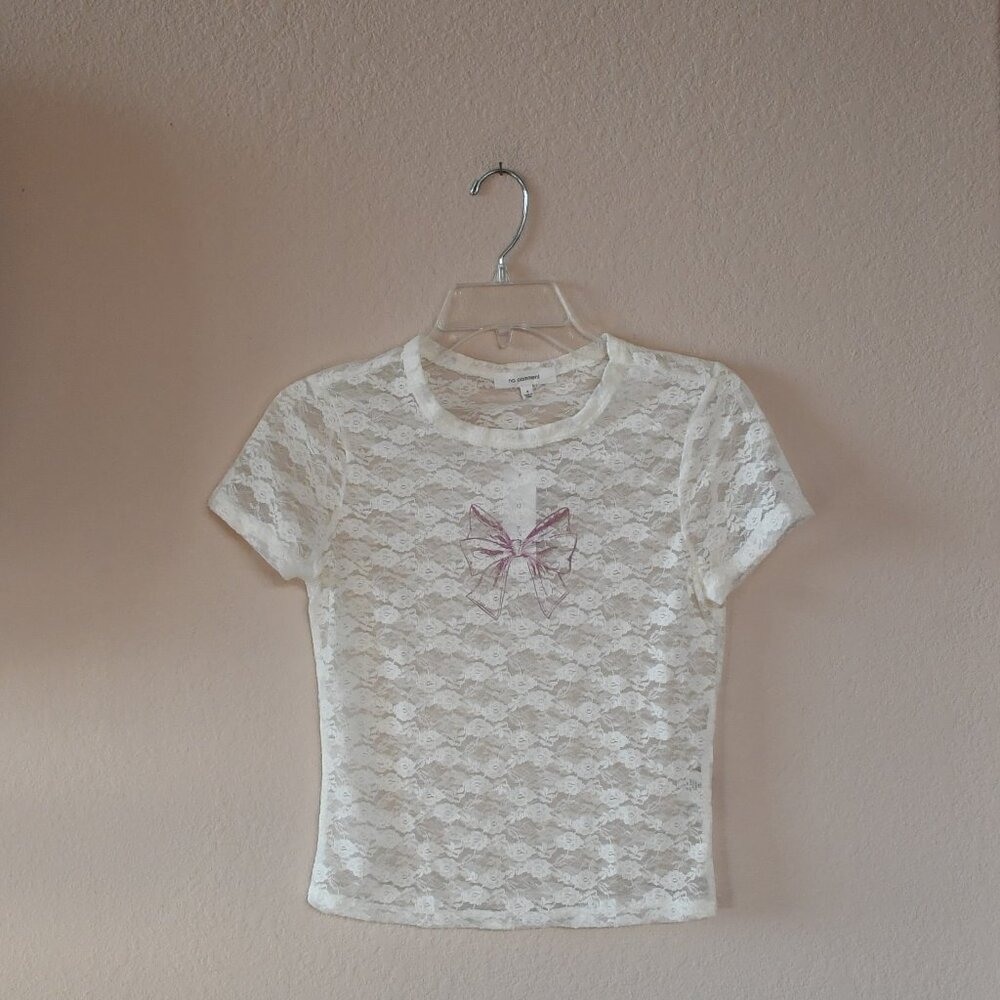 NO COMMENT Women’s Ivory Lace Short Sleeve Bow Graphic Crop Top NWT Size M